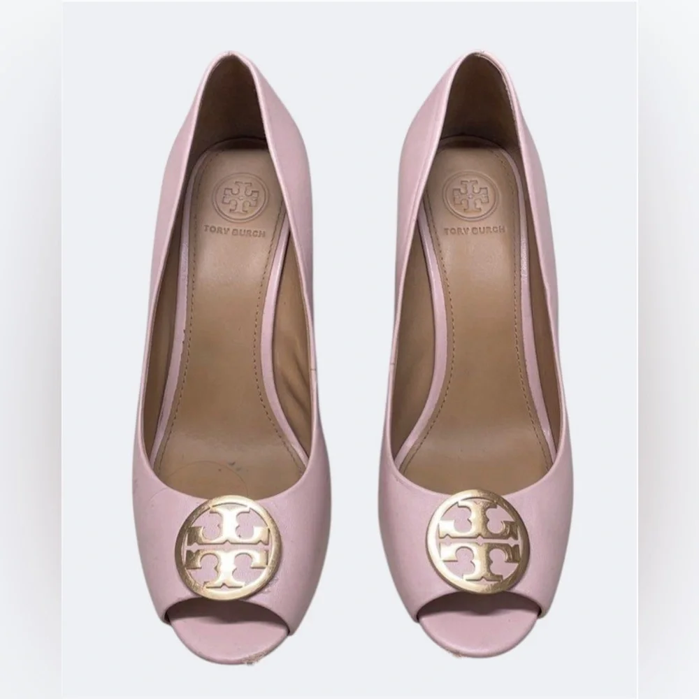 Tory Burch Pink Peep Toe Wedge Heels Gold Logo Medallion Size 8.5M Elegant